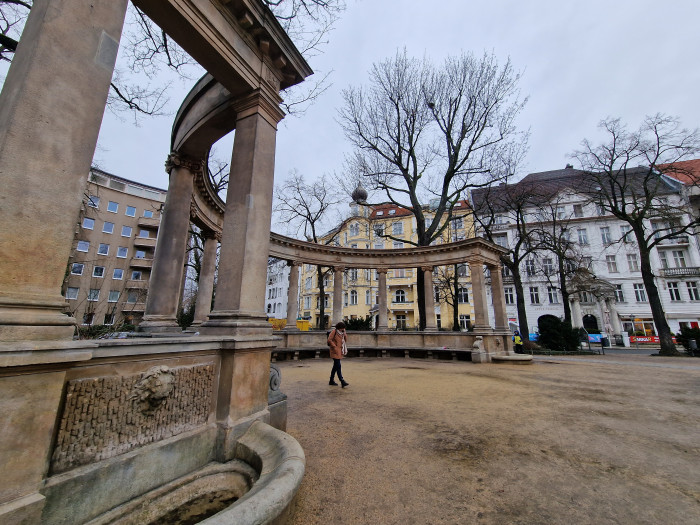 Das Galaxy S22 Ultra hat ein mit 120 Grad sehr weitwinkeliges Superweitwinkelobjektiv. (Bild: Tobias Költzsch/Golem.de)